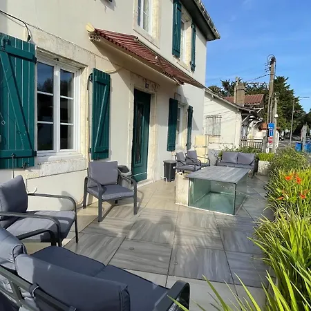 Hostel Le Doolies - Holiday Μπιαρίτζ