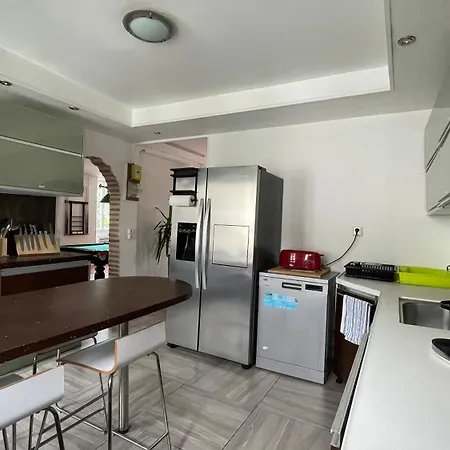 Le Doolies - Holiday * Μπιαρίτζ