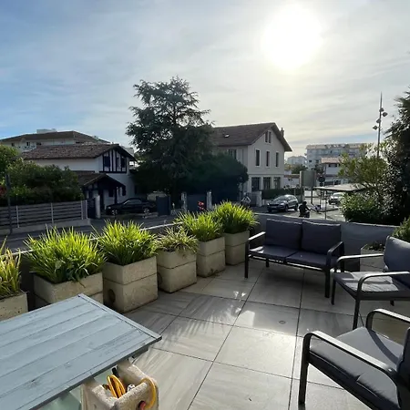 Le Doolies - Holiday * Μπιαρίτζ