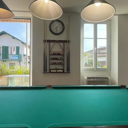 Le Doolies - Holiday Hostel Μπιαρίτζ