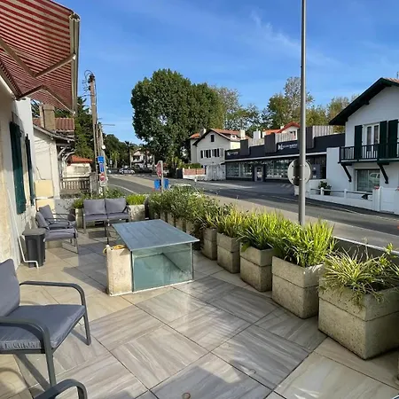 Le Doolies - Holiday Μπιαρίτζ