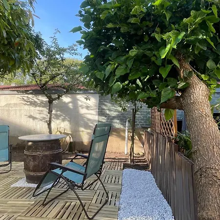 Le Doolies - Holiday Hostel *