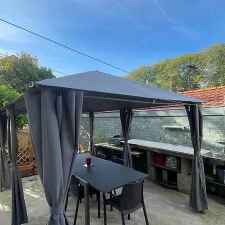 Le Doolies - Holiday * Μπιαρίτζ