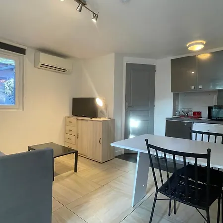 Le Doolies - Holiday Hostel Μπιαρίτζ