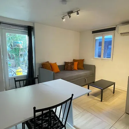 Hostel Le Doolies - Holiday Μπιαρίτζ