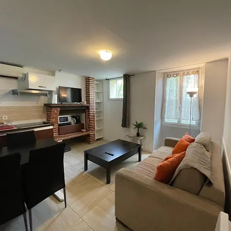 Le Doolies - Holiday Hostel